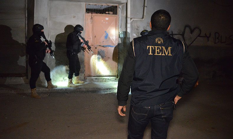 Adana’da 10 DEAŞ’lı yakalandı