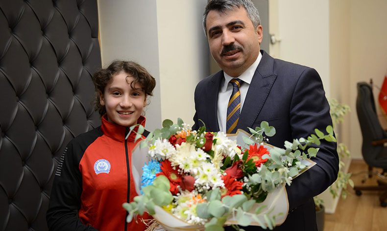 Başkan Yılmaz şampiyonları ağırladı