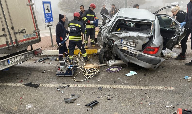 İlik nakli için Konya’ya giden aile kaza yaptı: 3 yaralı