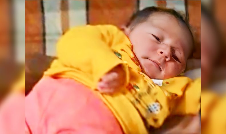 Üzerine çaydanlık devrilen bebek hayatını kaybetti
