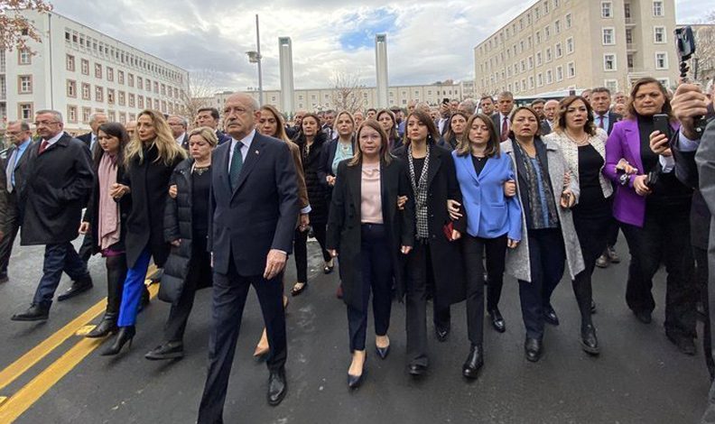 Kemal Kılıçdaroğlu Adalet Bakanlığı’na yürüdü