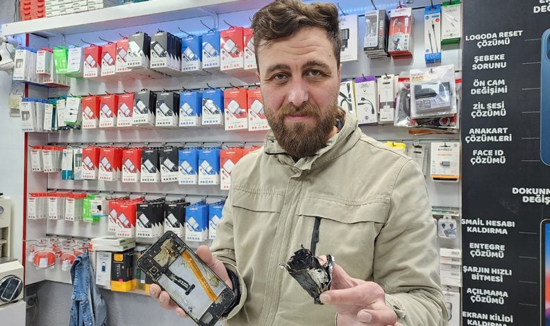Telefon bataryası bomba gibi patladı