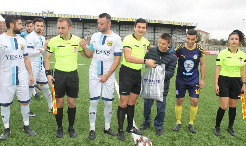 Futbolcu ve taraftarlardan duygusal jest