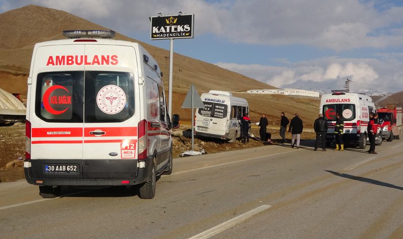 Taziye yolunda feci kaza: 10 yaralı