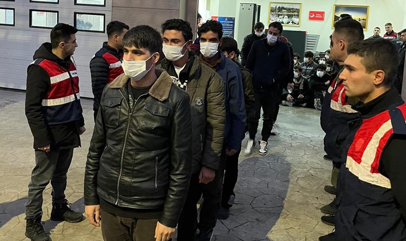 Kocaeli’de 127 düzensiz göçmen sınır dışı edildi