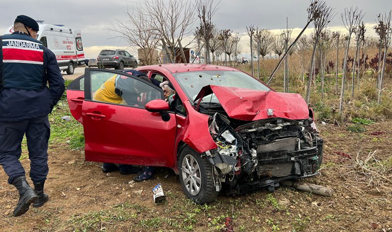 Bursa’da kamyonetle otomobil çarpıştı, 4 kişi yaralandı