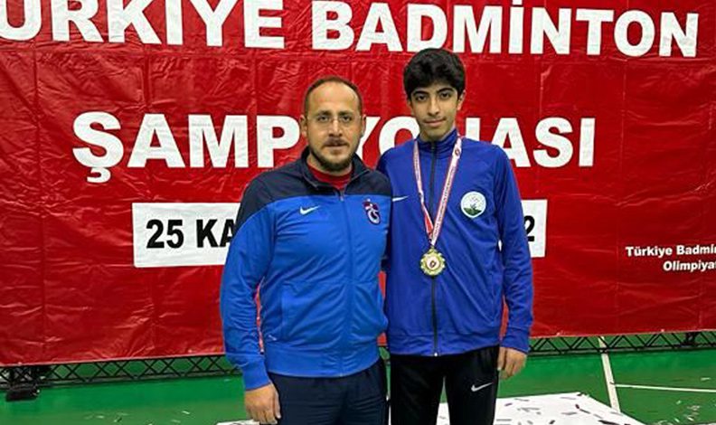 Osmangazili badmintoncudan altın madalya