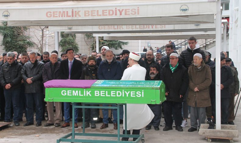 Alpaslan Özmol’un annesi, son yolculuğuna uğurlandı