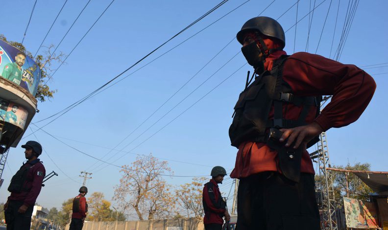 Pakistan’da rehine krizi: 35 ölü