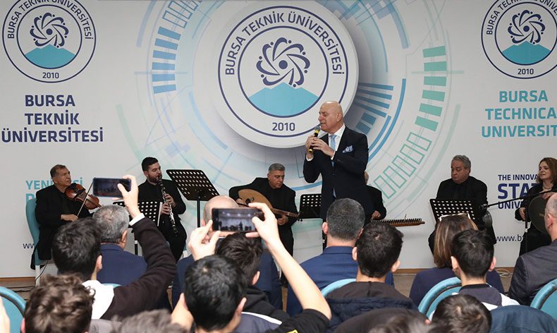 ‘Her gencin bir şarkısı olmalı’