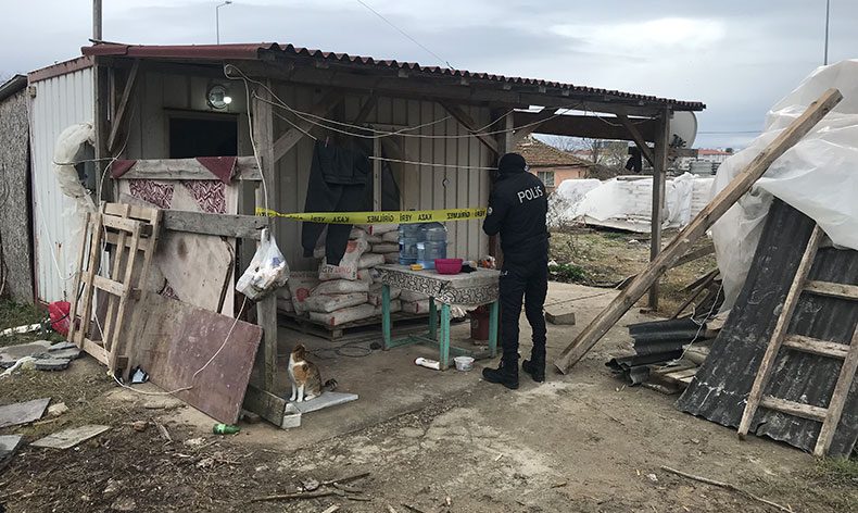 Bekçi kulübesinde ölü bulundu