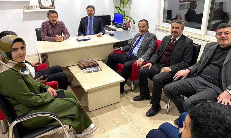 “6’lı masanın vadettiği kaostur”