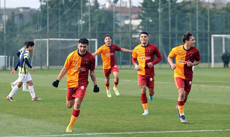 Galatasaray 4 – 0 Fenerbahçe’yi