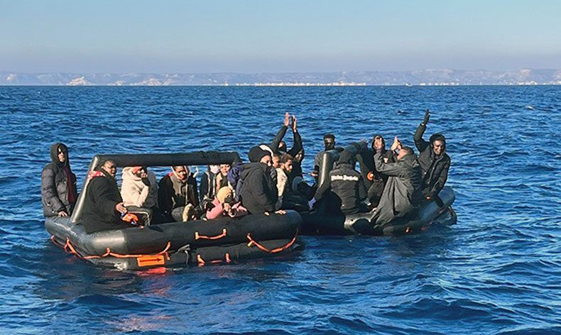 Yunanistan’ın ölüme ittiği 82 göçmen kurtarıldı