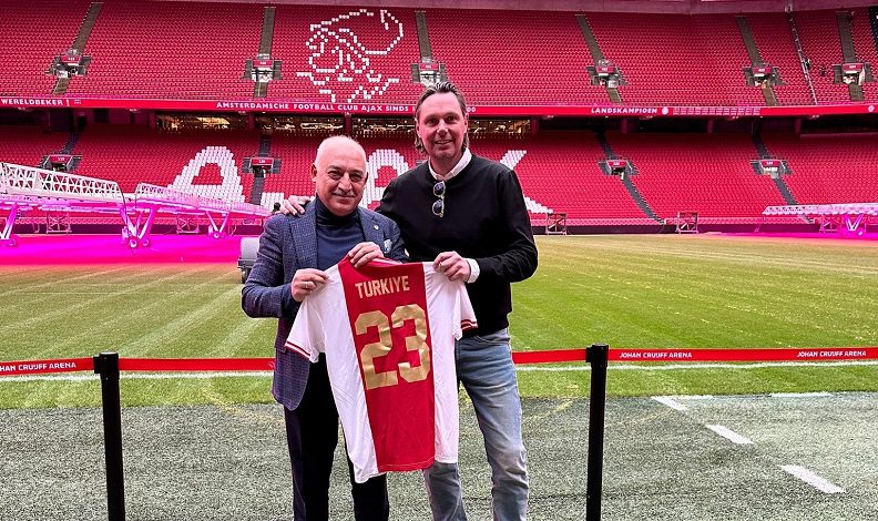 TFF Başkanı Büyükekşi ve beraberindeki heyet, Ajax tesislerini ziyaret etti