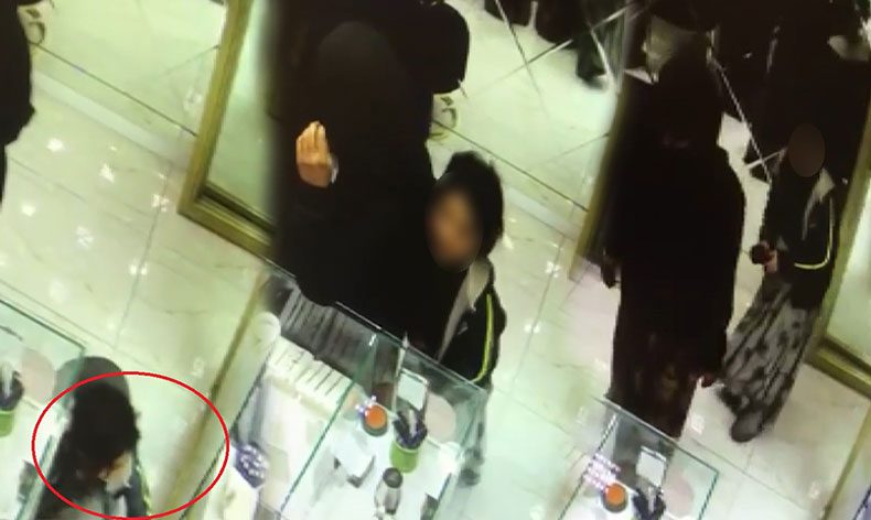Çocuklarını hırsızlıklarına alet ettiler