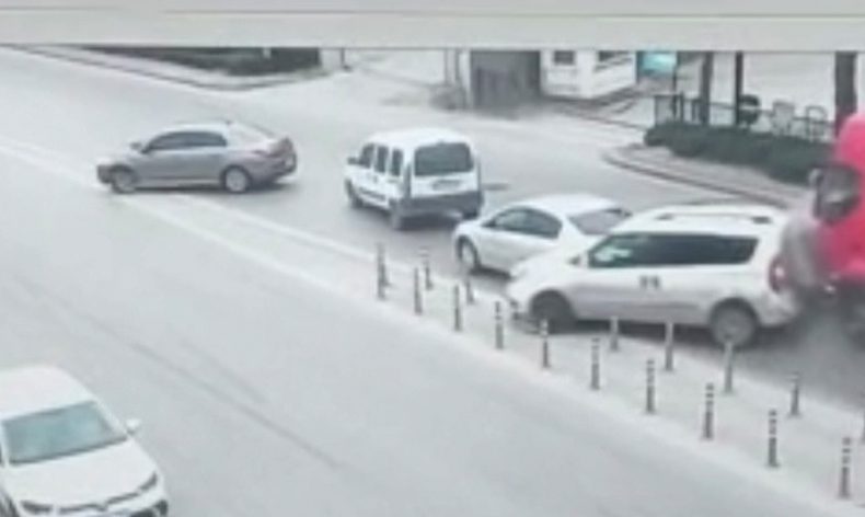 Bursa’daki zincirleme kaza kamerada