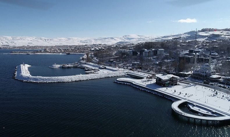 Kar yağışı kartpostallık görüntüler oluşturdu