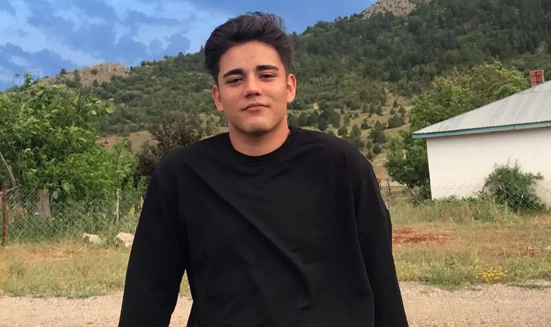 17 yaşındaki çocuk parkta bıçaklanarak öldürüldü