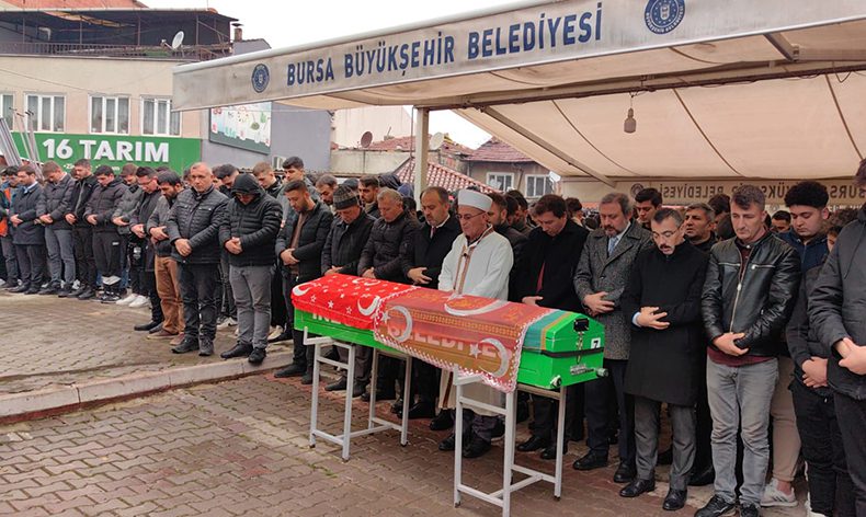 Kazada ölen genç toprağa verildi
