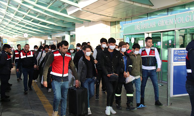 139 kaçak göçmen sınır dışı edildi