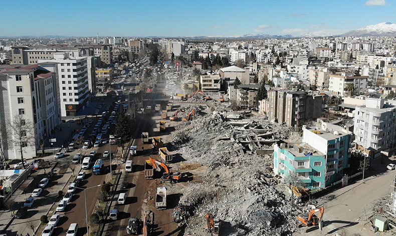 Adıyaman’da enkaz çalışmaları sürüyor
