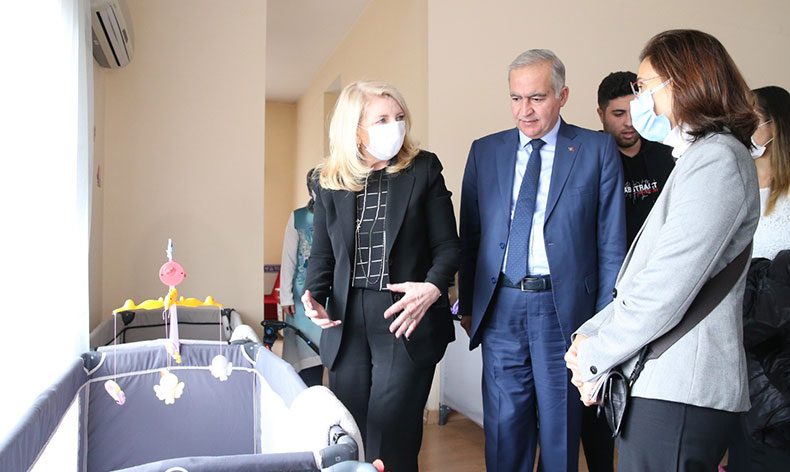 UNİCEF Direktörü depremzede çocukları ziyaret etti