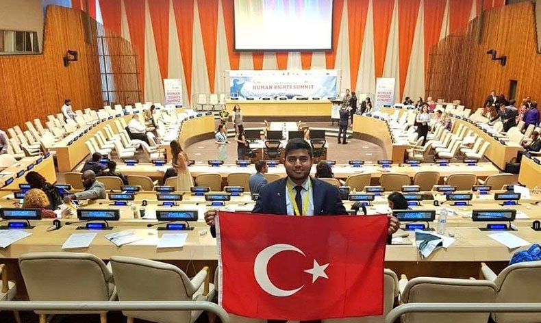 Bangladeşli Emon, canla başla çalışıyor