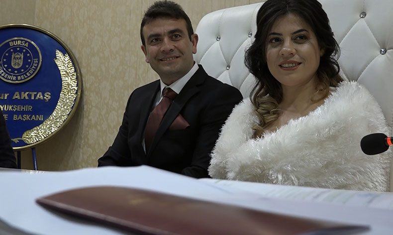 Bursa’da çift yeni hayatlarına imza attılar