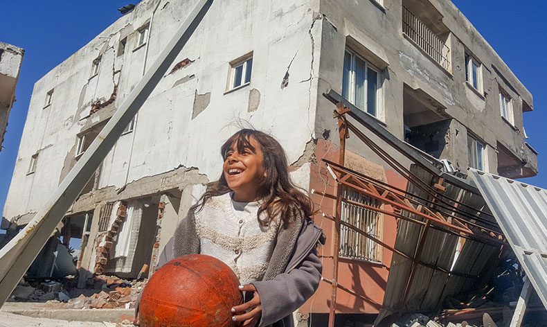 ‘Çocuklar gülsün’ diye, Bursa sahada