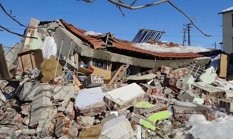 İlk depremde kurtuldular ikinci depremde enkaz altında kaldılar