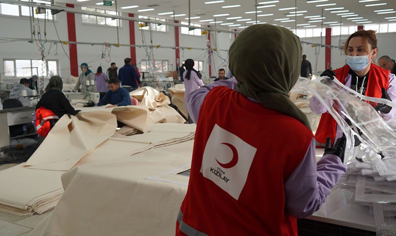 Kızılay’ın AFAD için çadır üretimi sürüyor