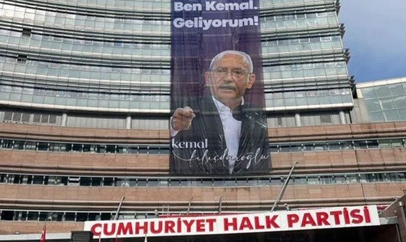 CHP Genel Merkezine yeni afiş