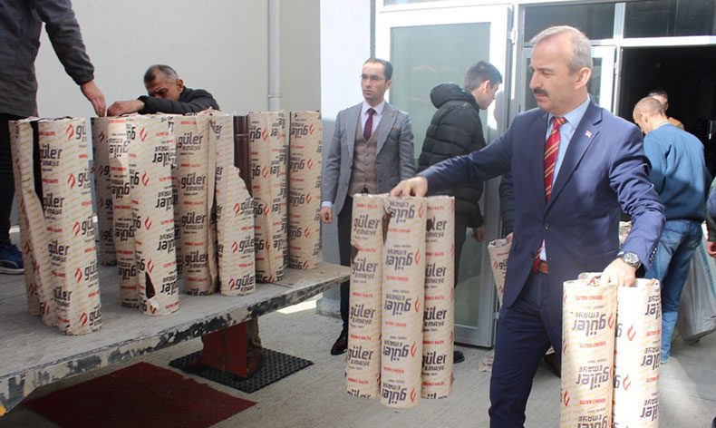 Depremzedeler için soba ve yakacak desteği