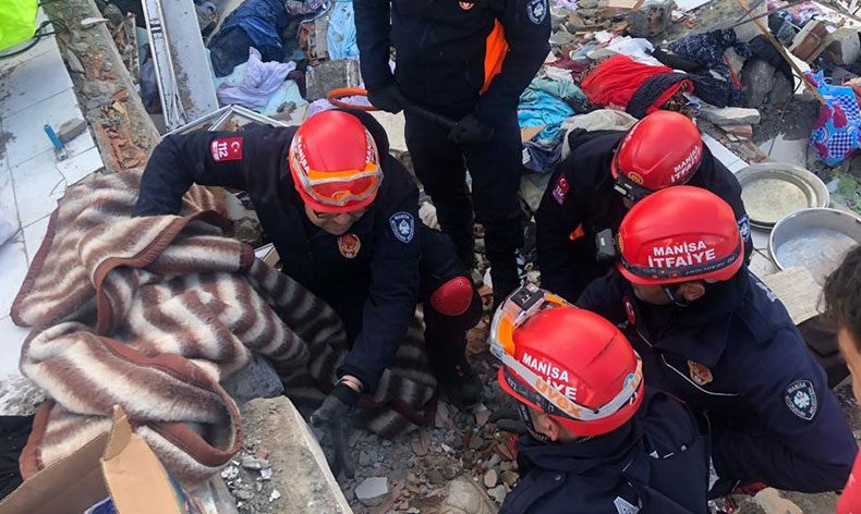 Acısını yüreğine gömdü görevinin başına döndü