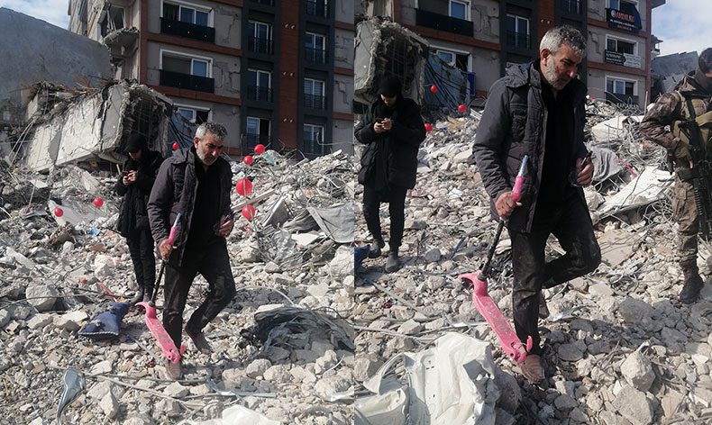 Torununun scooterını bulan adamın zor anları