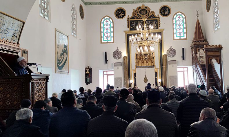 Hayatını kaybedenler için dua okundu