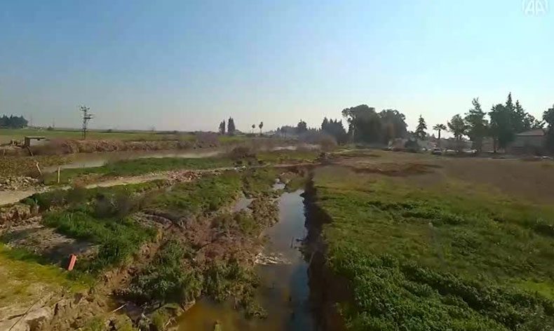 Fayın böldüğü köy Asi Nehri’ne kaydı