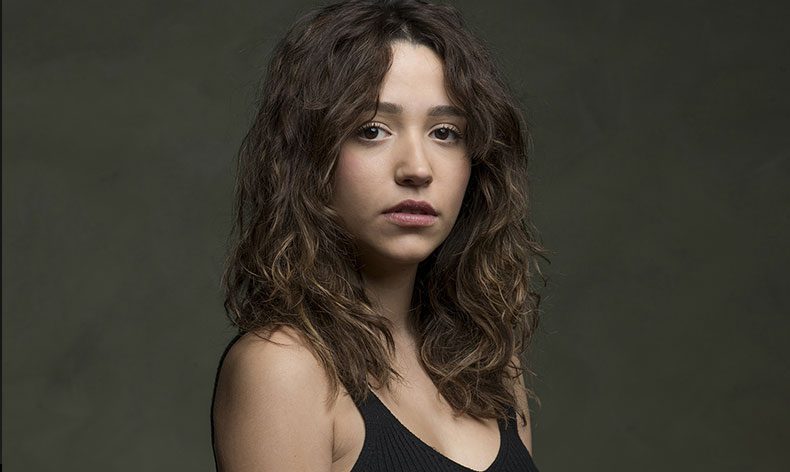 Zeynep Bastık’tan anlamlı yardım