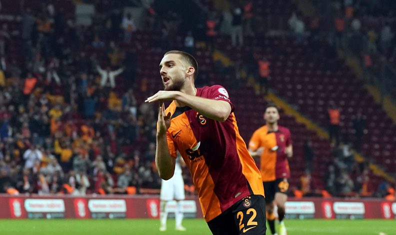 Galatasaraylı futbolcu Berkan Kutlu, depremzedeler için milli takım formasını bağışladı