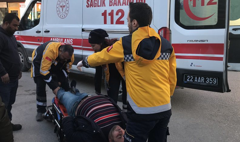 Motosiklet sürücüsü yayaya çarpıp kaçtı