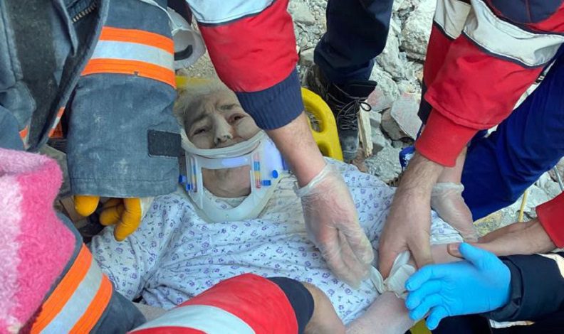 62 saat sonra enkazdan sağ çıkartıldı