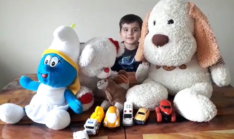 Oyuncaklarını depremzede arkadaşlarına gönderdiler