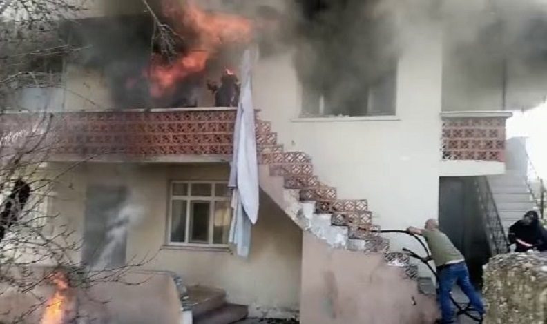Yangın çıkan evden cansız bedeni çıktı