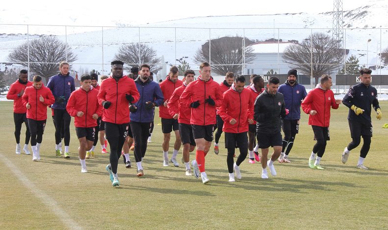 DG Sivasspor Teknik Direktörü Rıza Çalımbay: “Üzücü bir lig olacak”