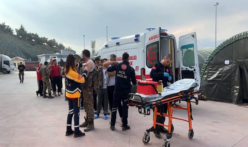 Aşı tırı deprem bölgesinde