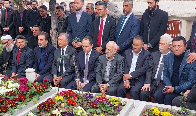 Necmettin Erbakan mezarı başında anıldı