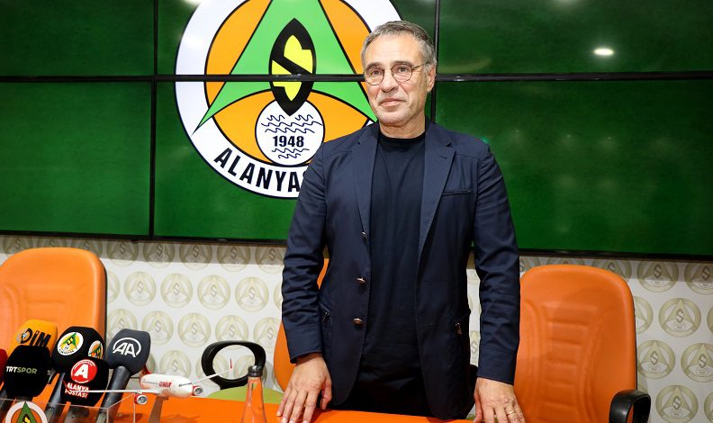 Corendon Alanyaspor, Ersun Yanal ile 1.5 yıllık sözleşme imzaladı