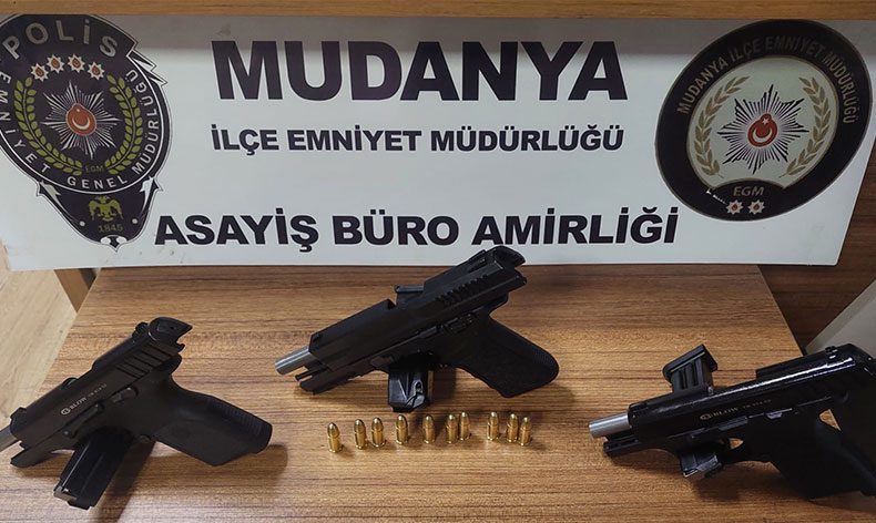Ruhsatsız silah bulunan 3 kişi hakkında tahkikat