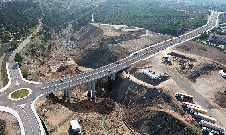 Bursa’da Balıklıdere Köprüsü inşaatı hızla sürüyor